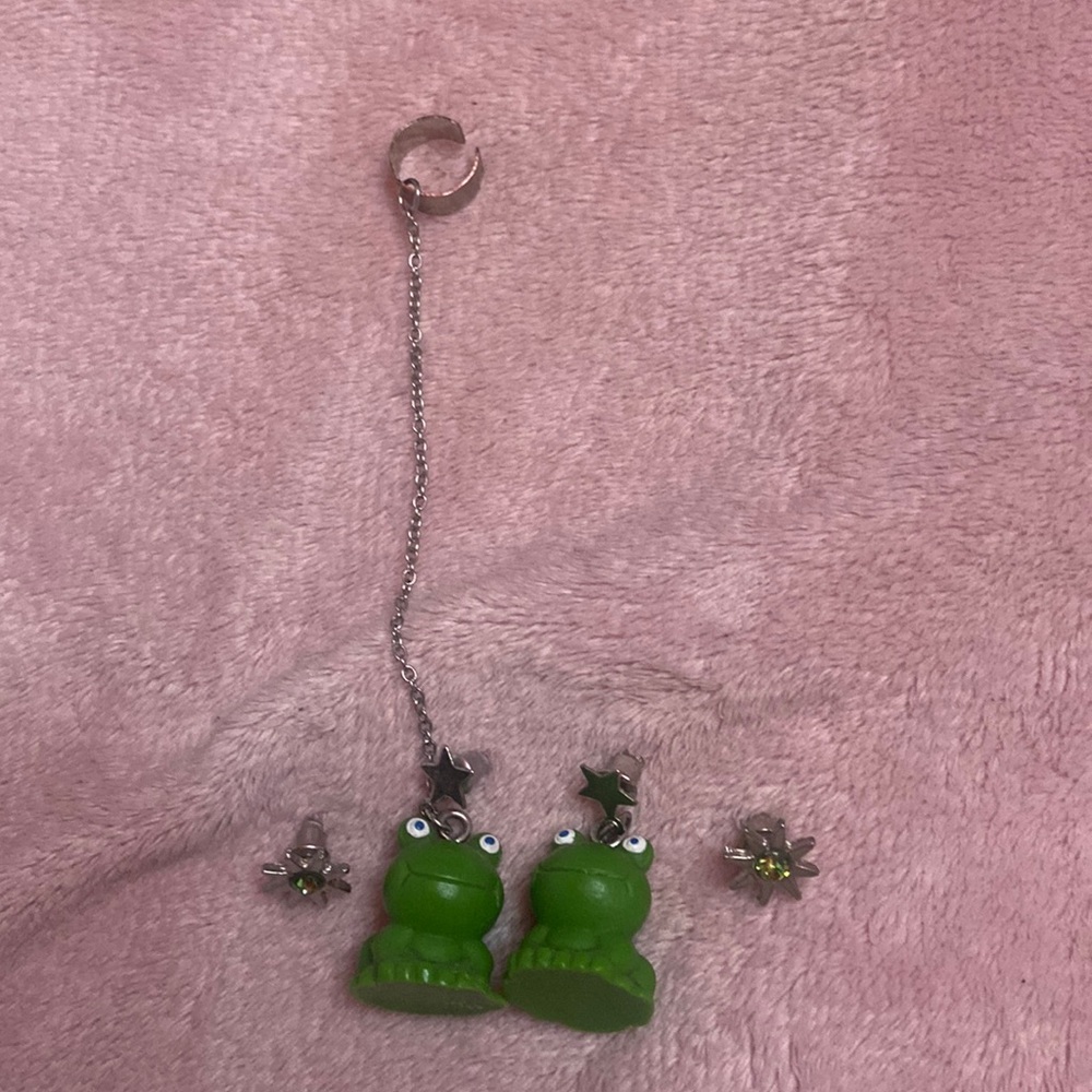 Hot Topic frogs ear cuff set stars gems 🐸✨